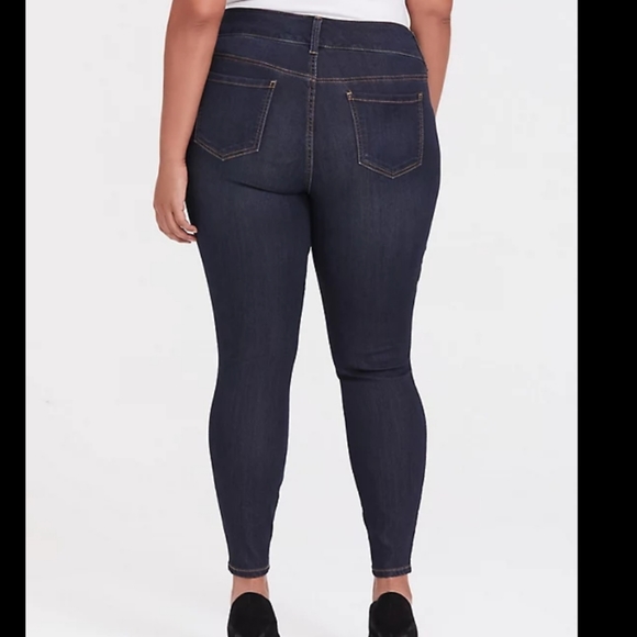 👖Torrid dark wash stretch jegging 14R - Picture 2 of 4